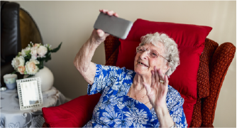 old_women_selfie